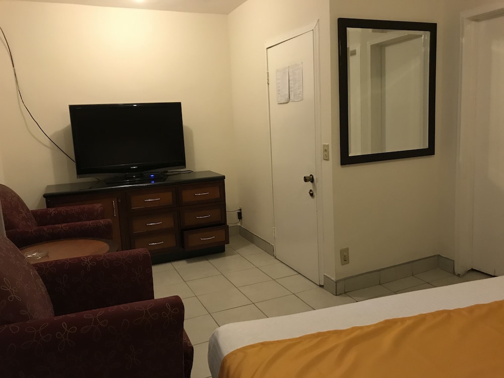 Hotel Guillen Jr 24/33