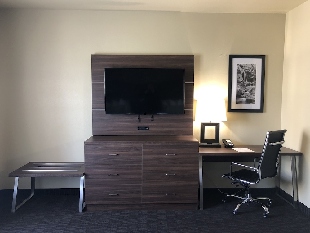 Best Western Plus Hill Country Suites 32/35