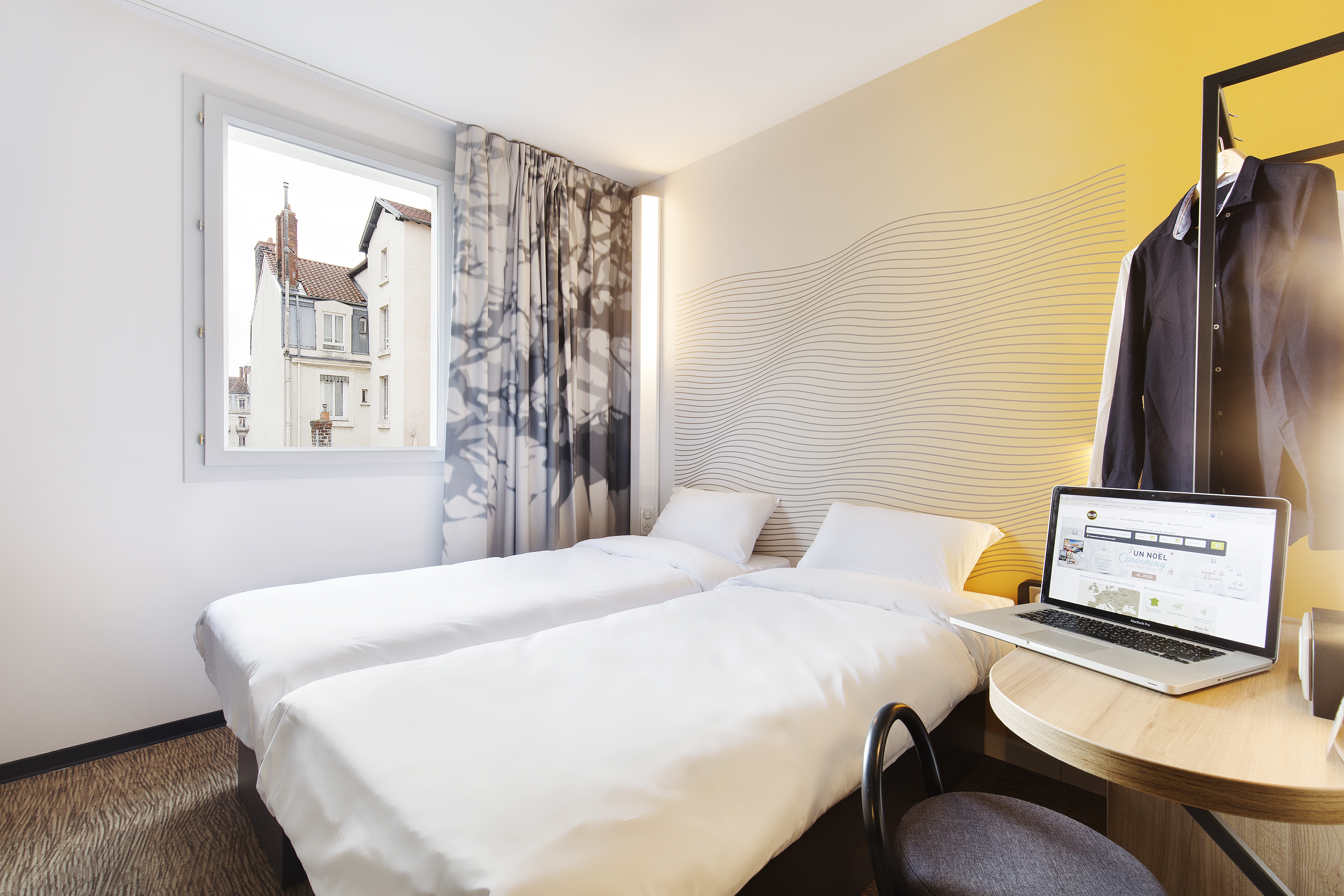 ROOM, TWIN BEDS