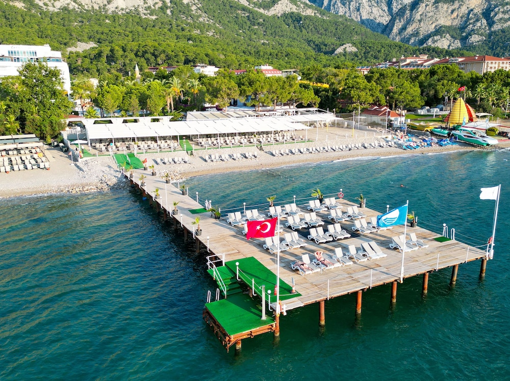 Catamaran Resort Hotel 67/71