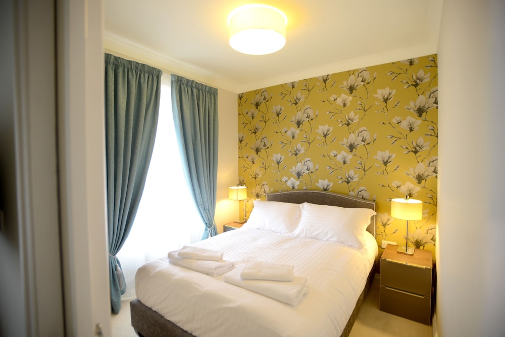 2 BEDROOMS, SUITE