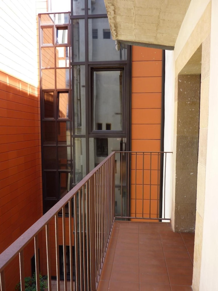 BARCELONA HOUSE 34/48