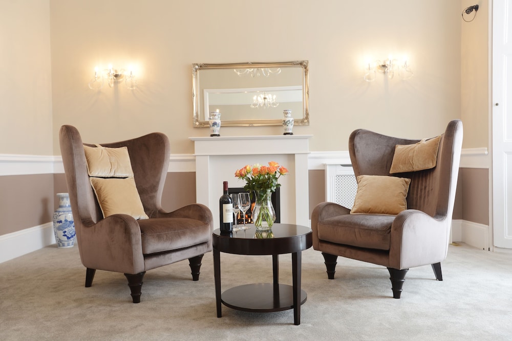 The Devon Court 24/43