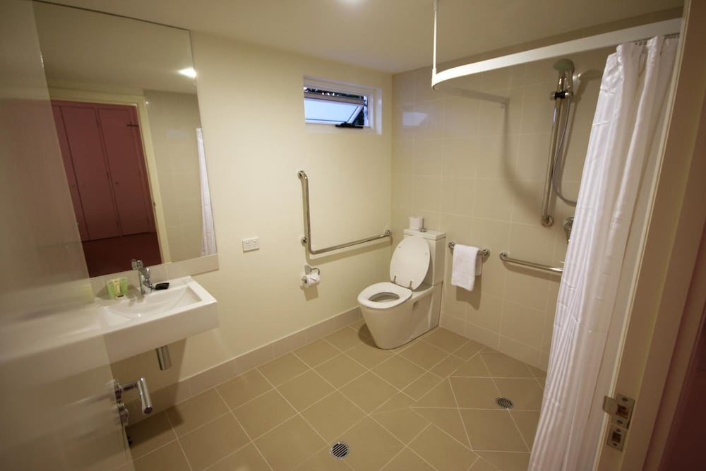DOMAIN SERVICED APARTMENTS 18/52