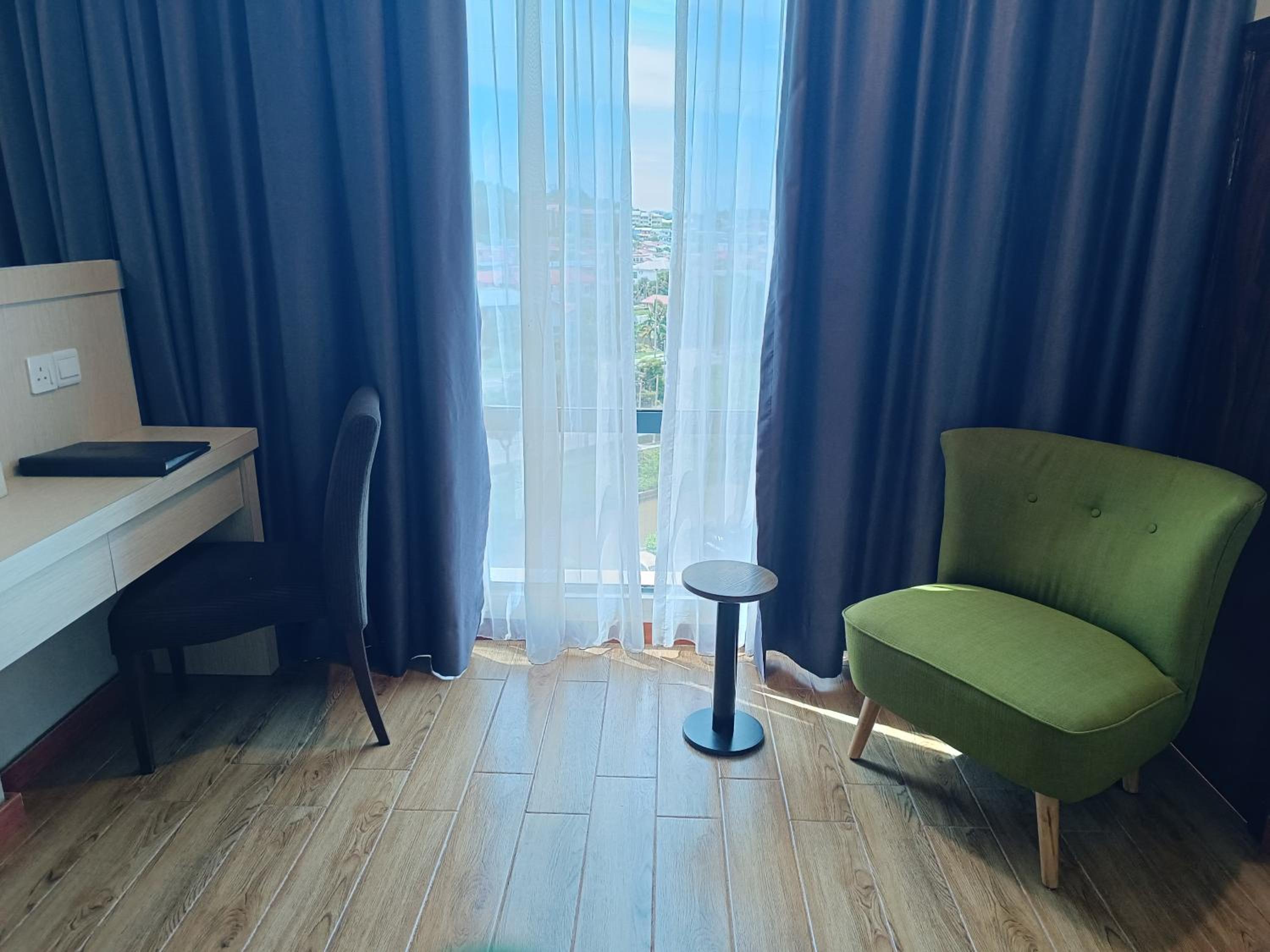 Lintas Platinum Hotel 37/59