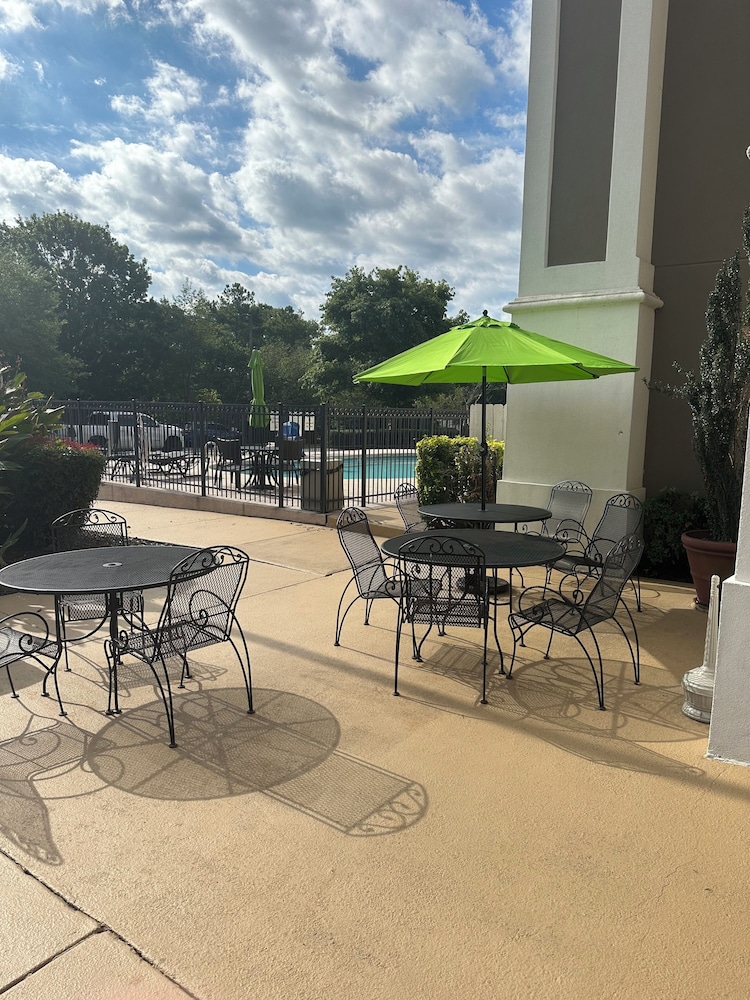 Holiday Inn Express Forsyth 38/42