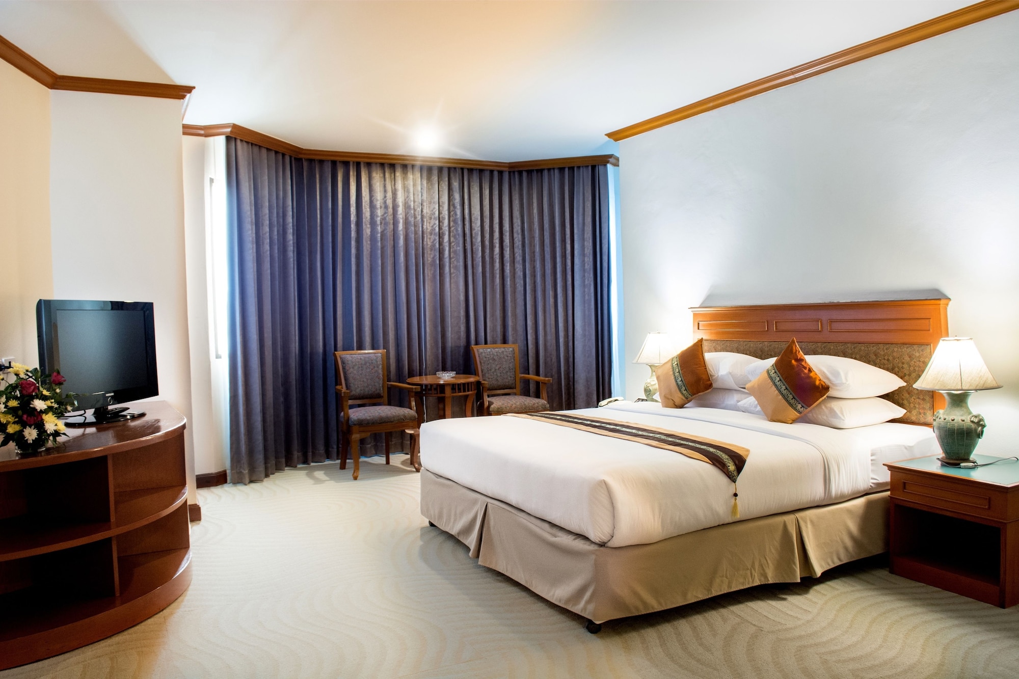 EXECUTIVE, SUITE