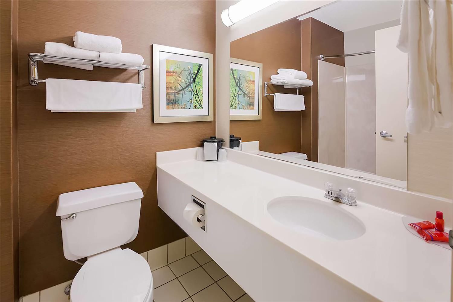 AmericInn by Wyndham Minot 17/20