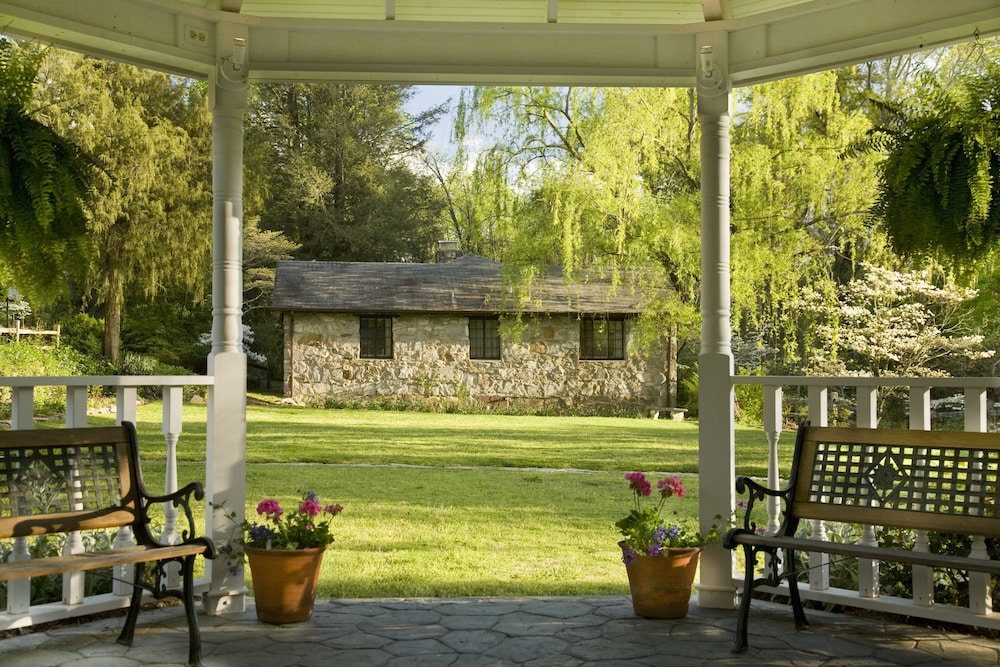 1906 Pine Crest Inn & Restaurant 52/64