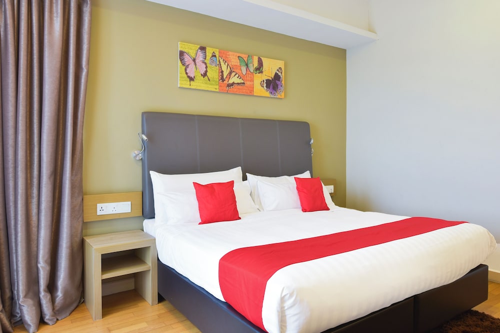 2 BEDROOMS, SUITE