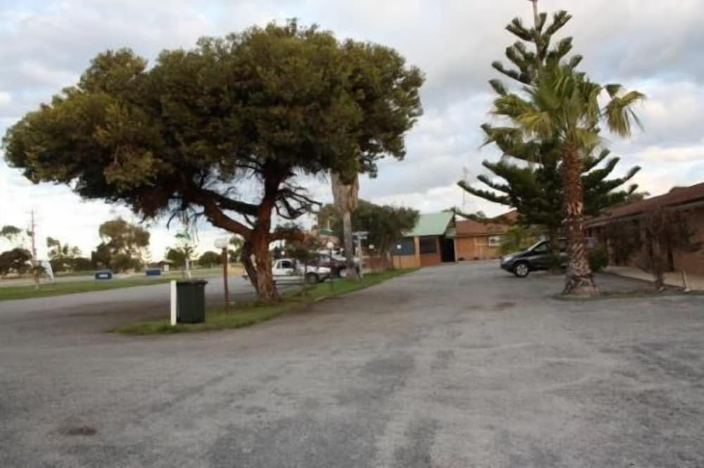 Cervantes Pinnacles Motel 38/42