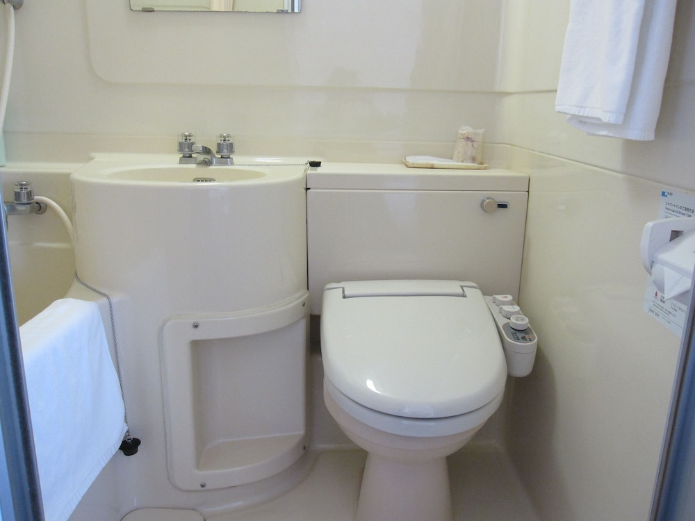 Toyohashi Station Hotel 48/49