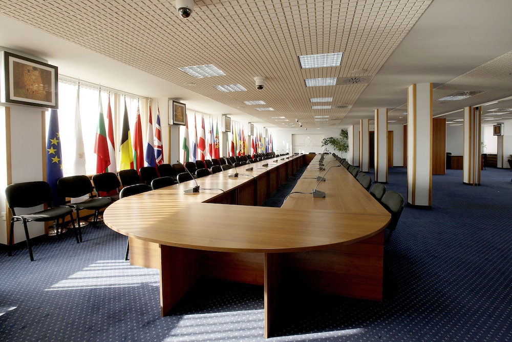 Coop Hotel Sofia 62/69