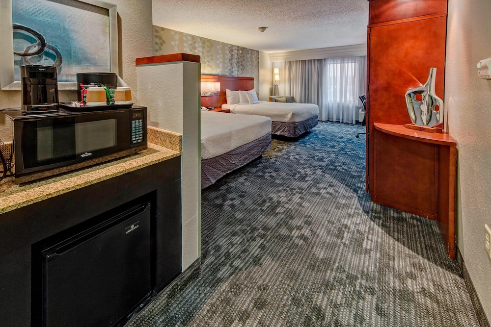 Courtyard by Marriott Alexandria 9/41