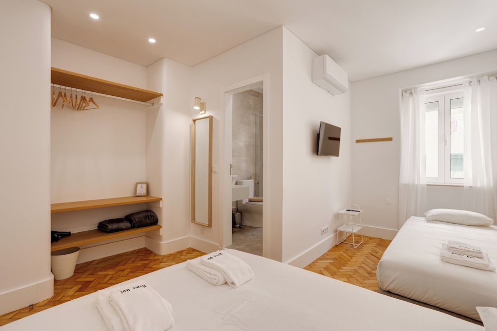 City, Triple, 1 Double and 1 Single Bed
