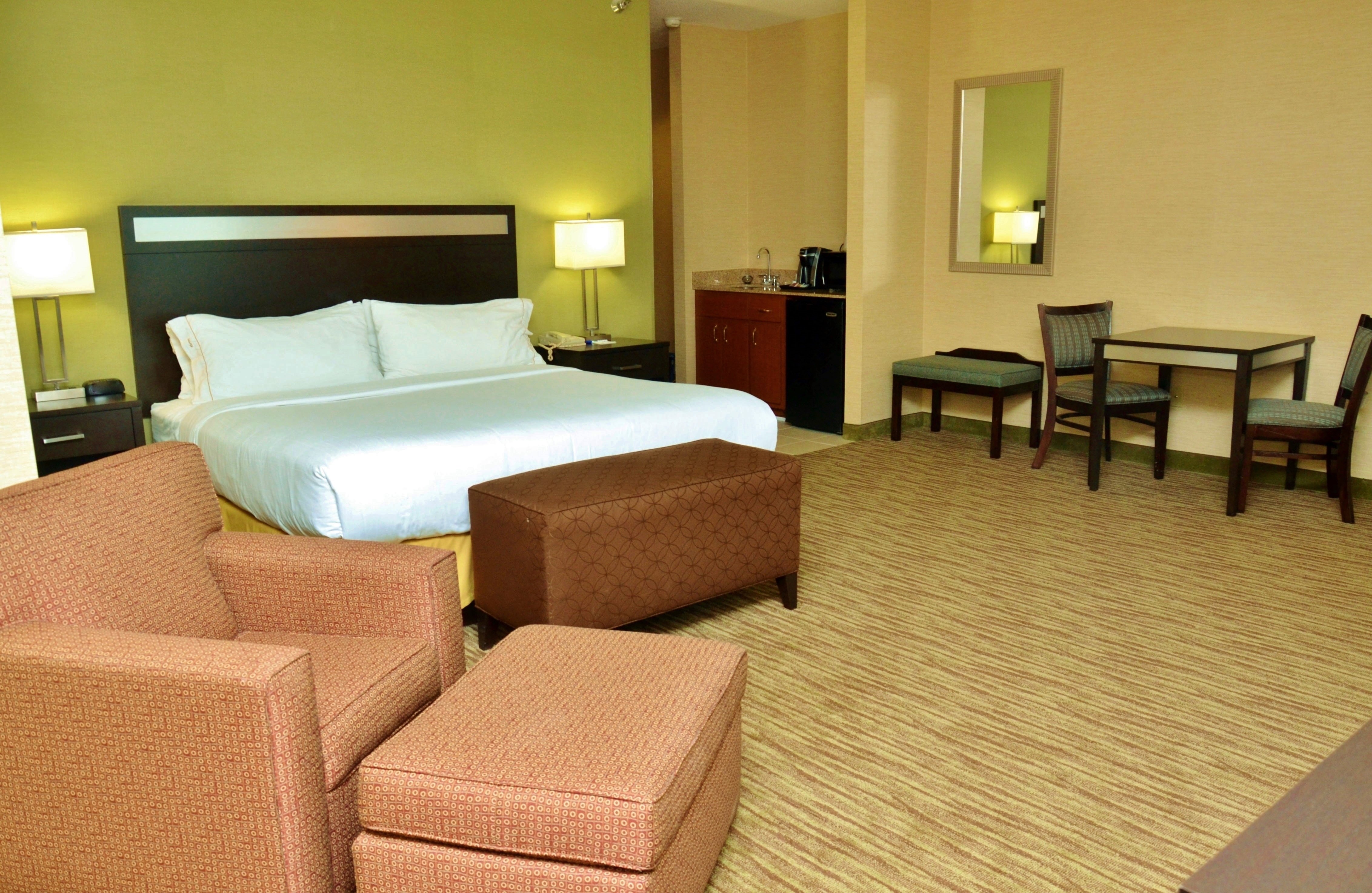 Holiday Inn Express Suites Center Township 23/78