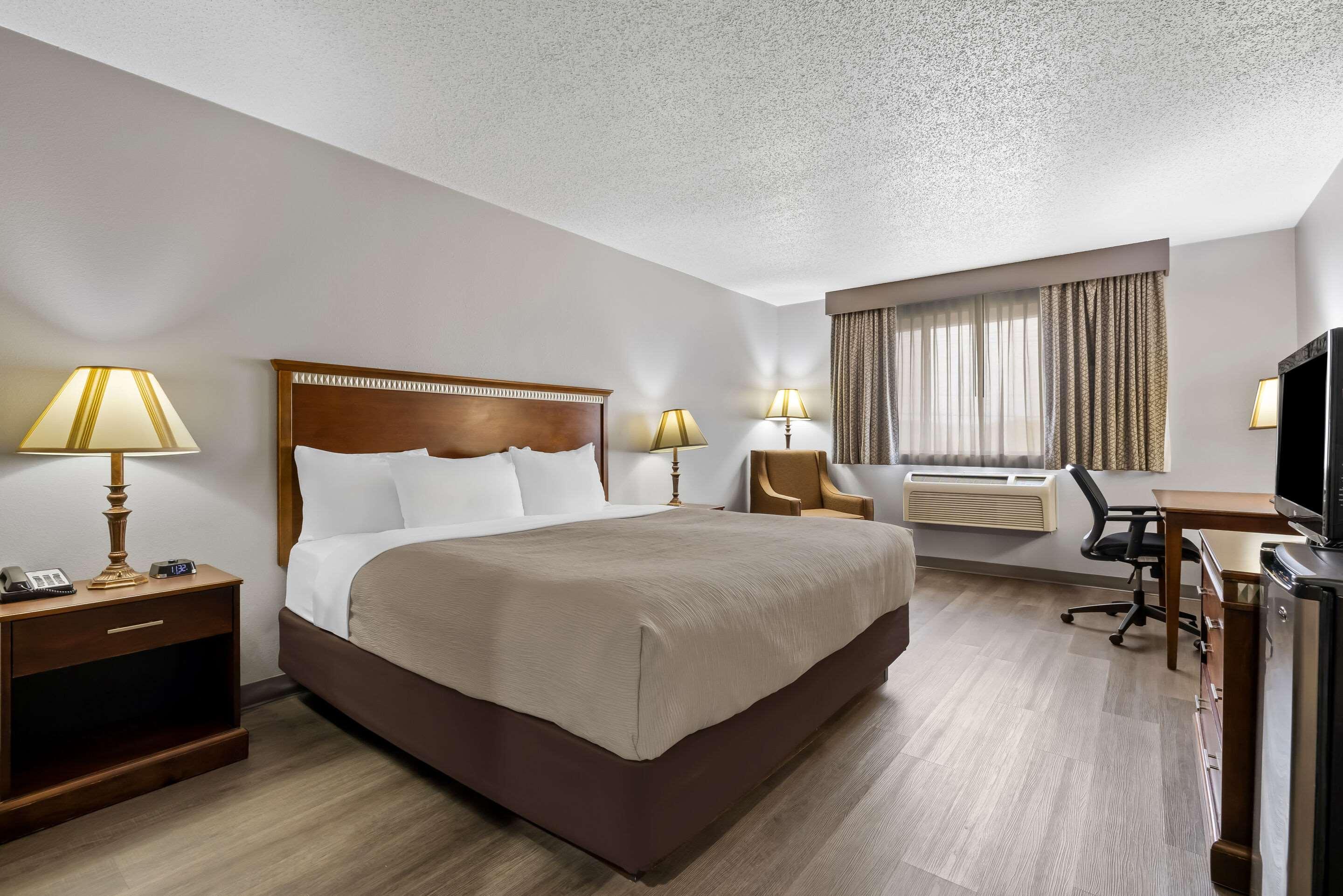 ROOM, KING BED, ACCESSIBLE