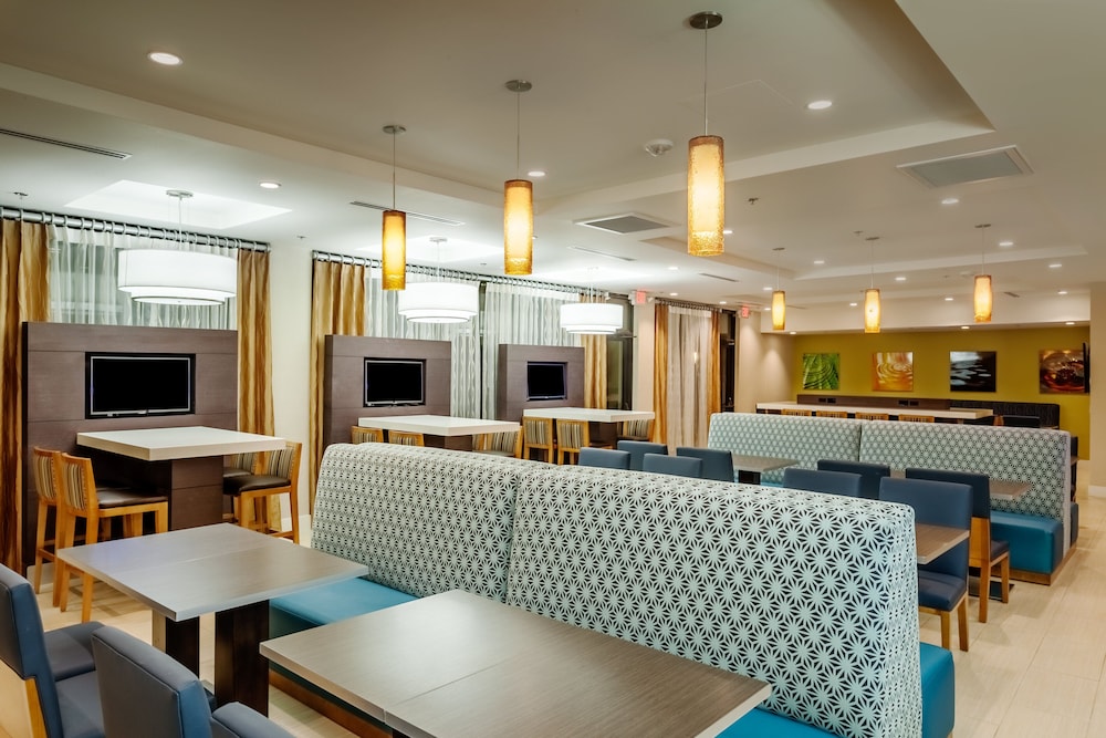 Holiday Inn Express At Monterey Bay 27/50