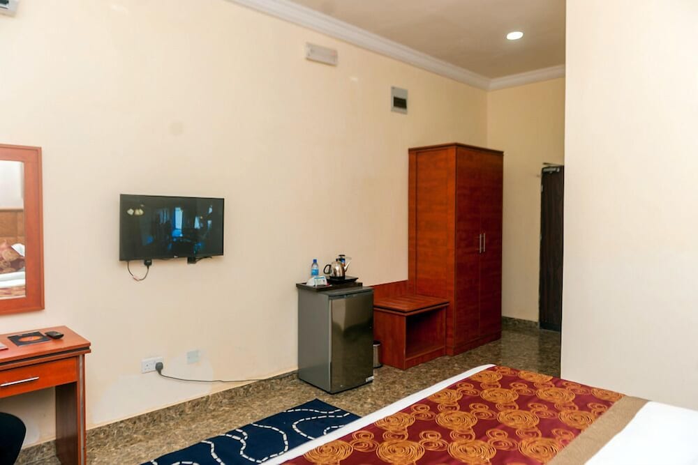 Sefcon Suites And Apartment 26/32
