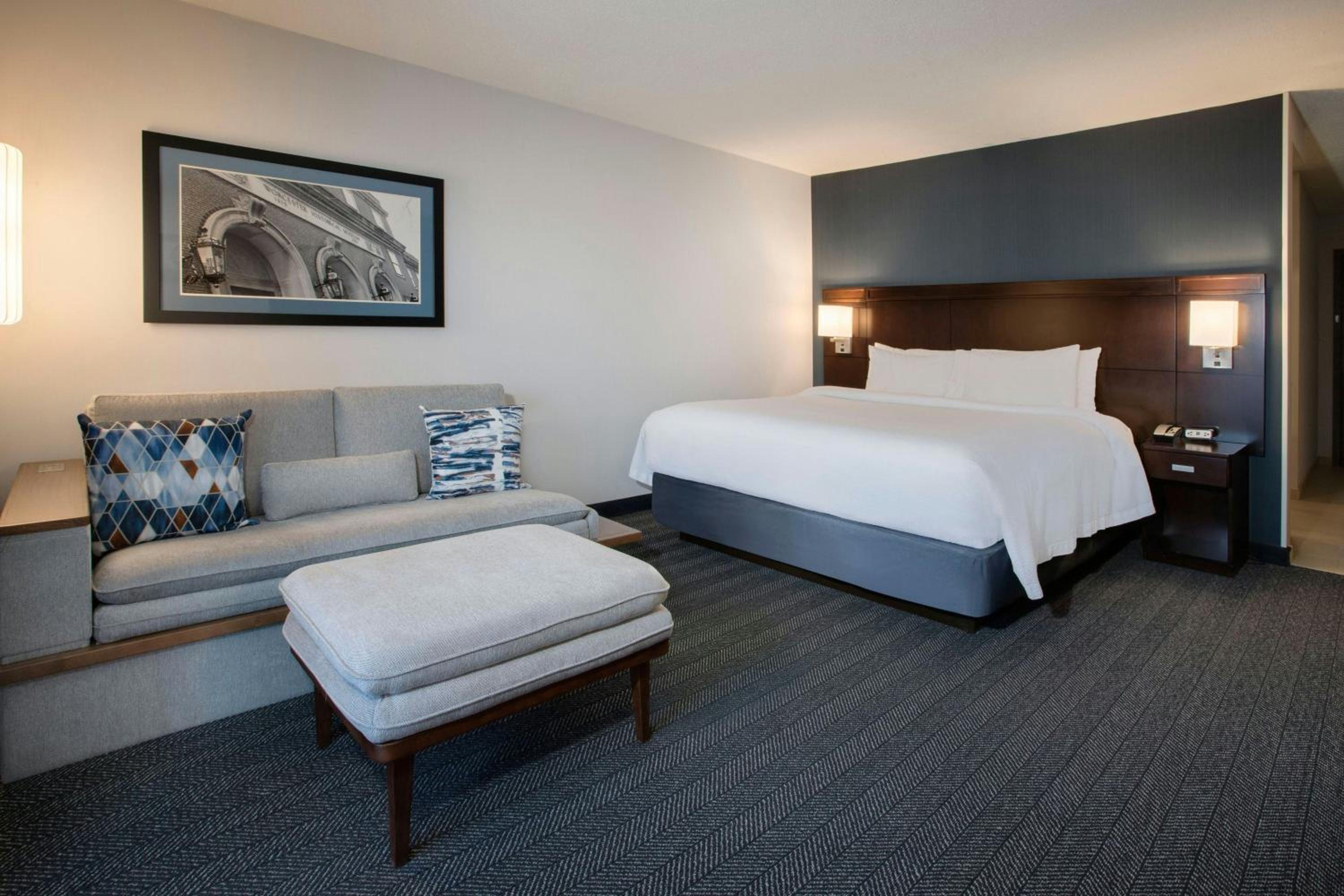 Room, King Bed, No View