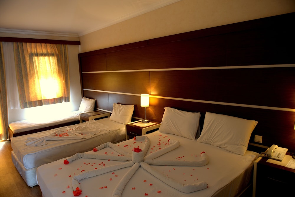 Asr-I Ala Hotel 8/41