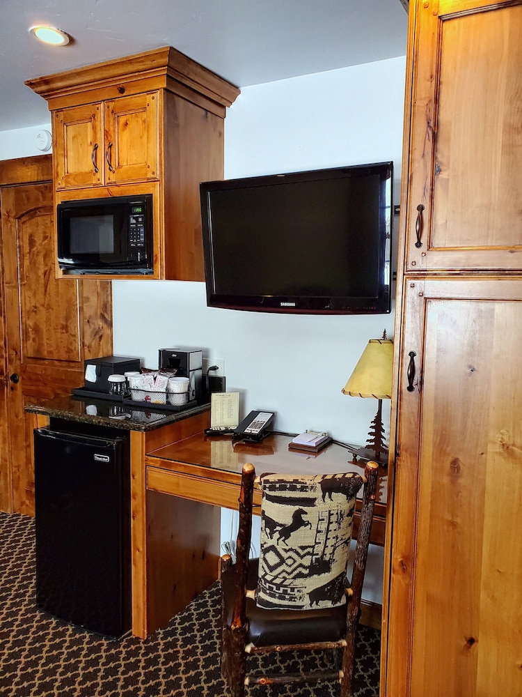 Parkway Inn 50/64