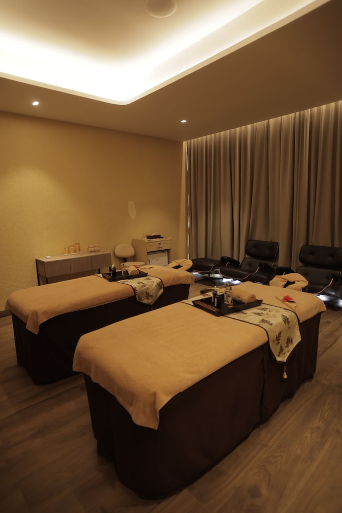 Radisson Resort Hatgad Saputara 43/74