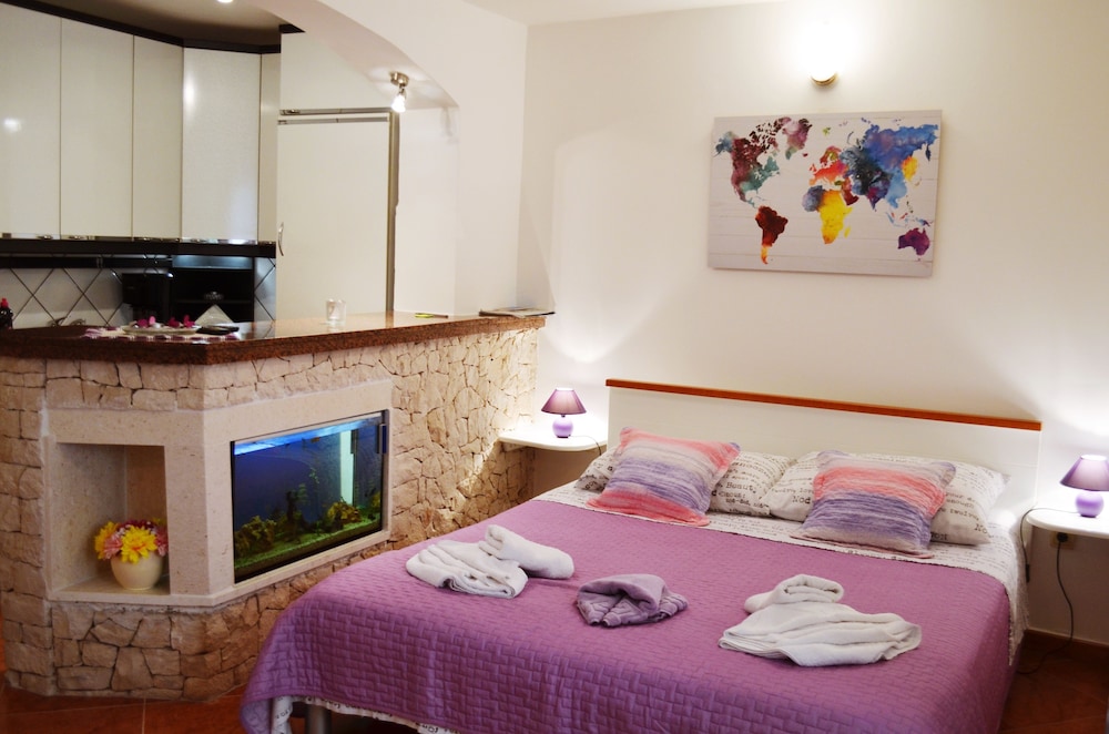 M & J Central Suites 14/50