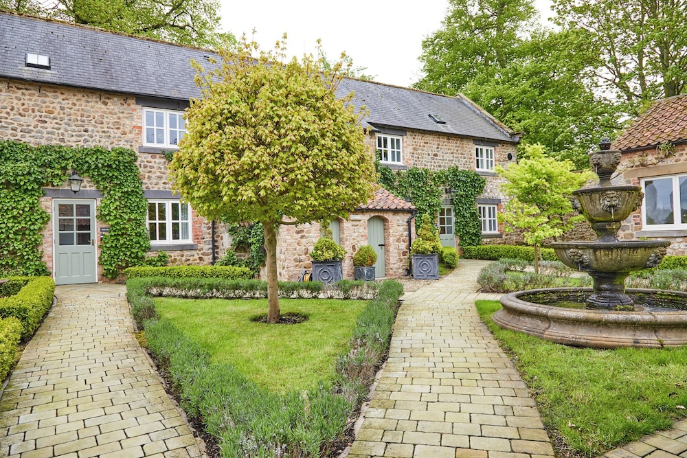 The Old Coach House 18/34