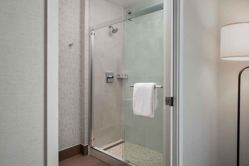 غرفة بسرير كينج، Courtyard By Marriott San Diego Downtown 5/6
