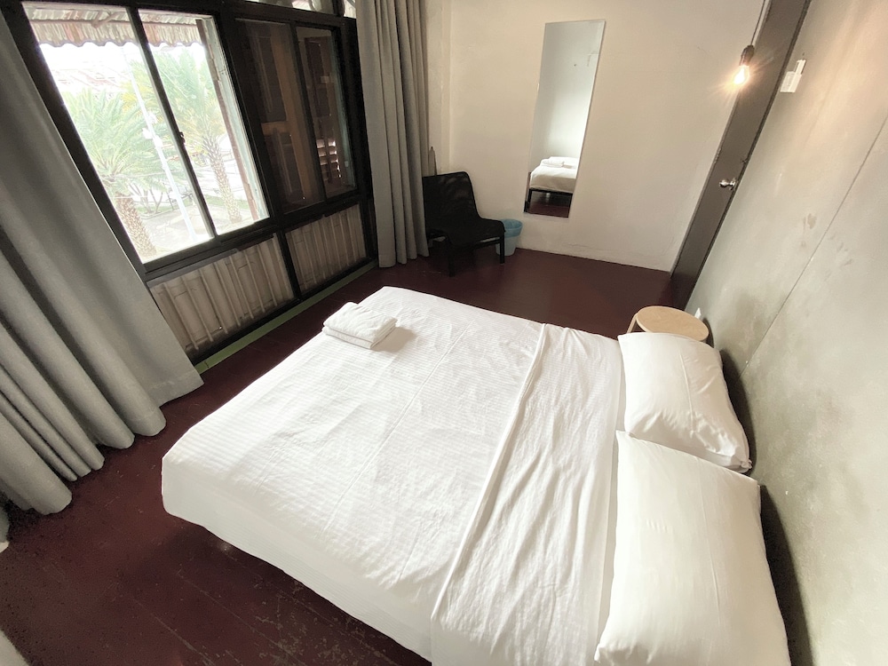 The Frame Guesthouse 16/55