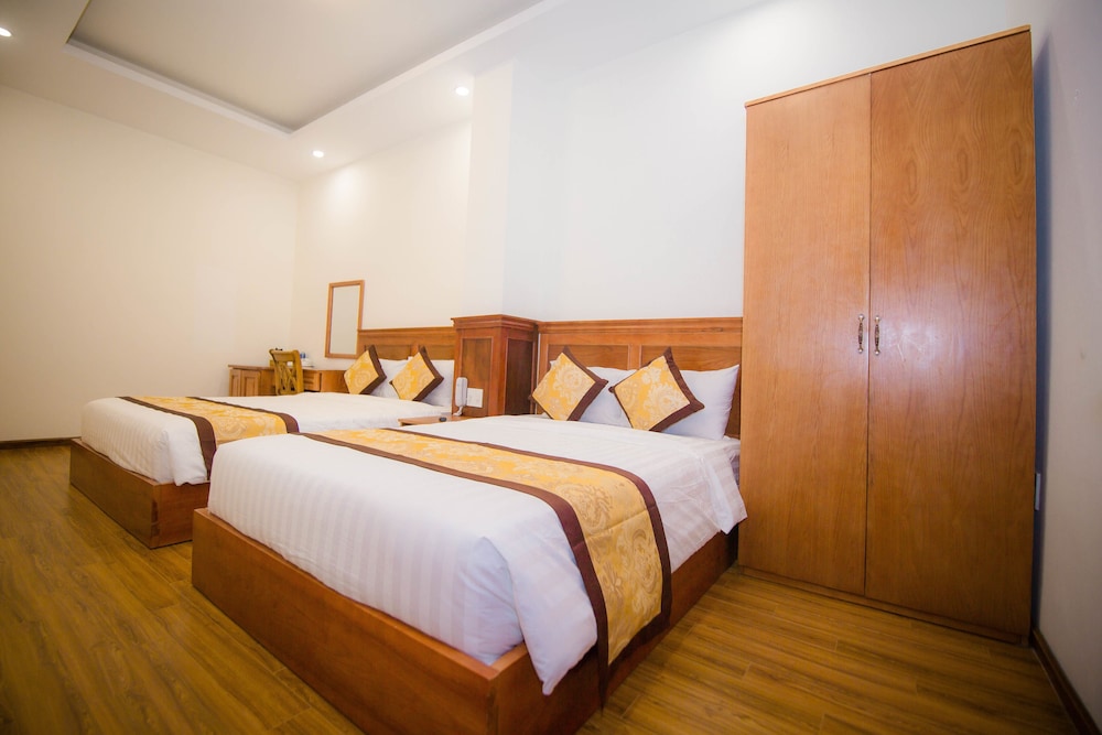 Hong Tung Hotel 12/36