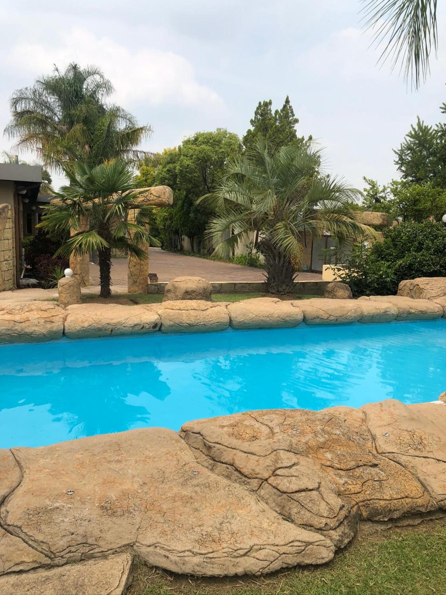 The OutLook Guest House 15/18