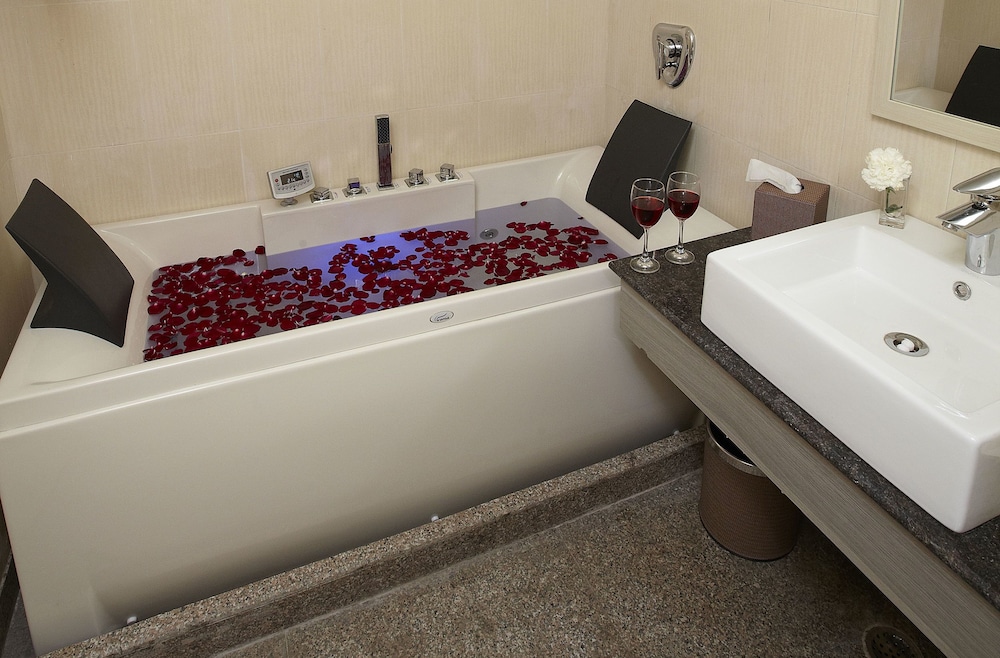 Days Hotel Neemrana Jaipur Highway 16/43