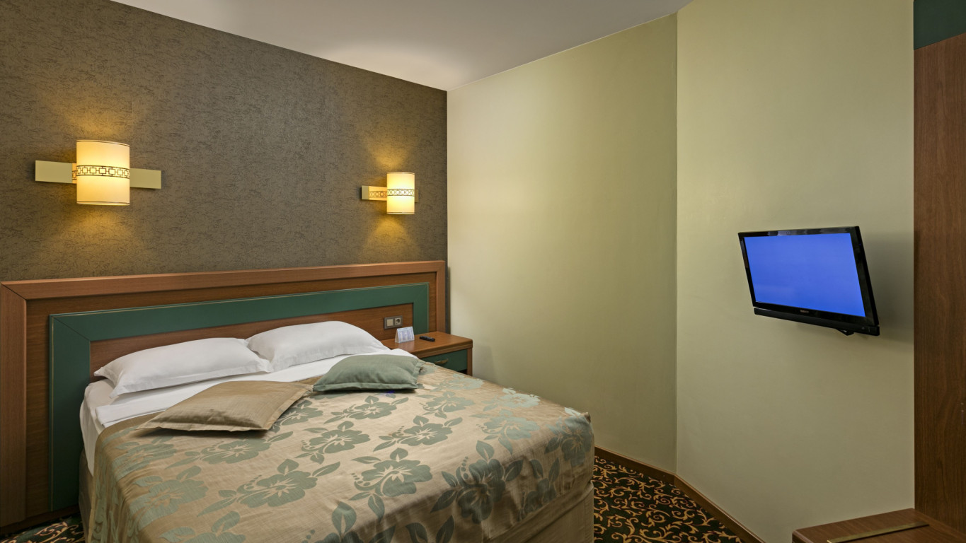 Room, Single, Double Bed, Land View