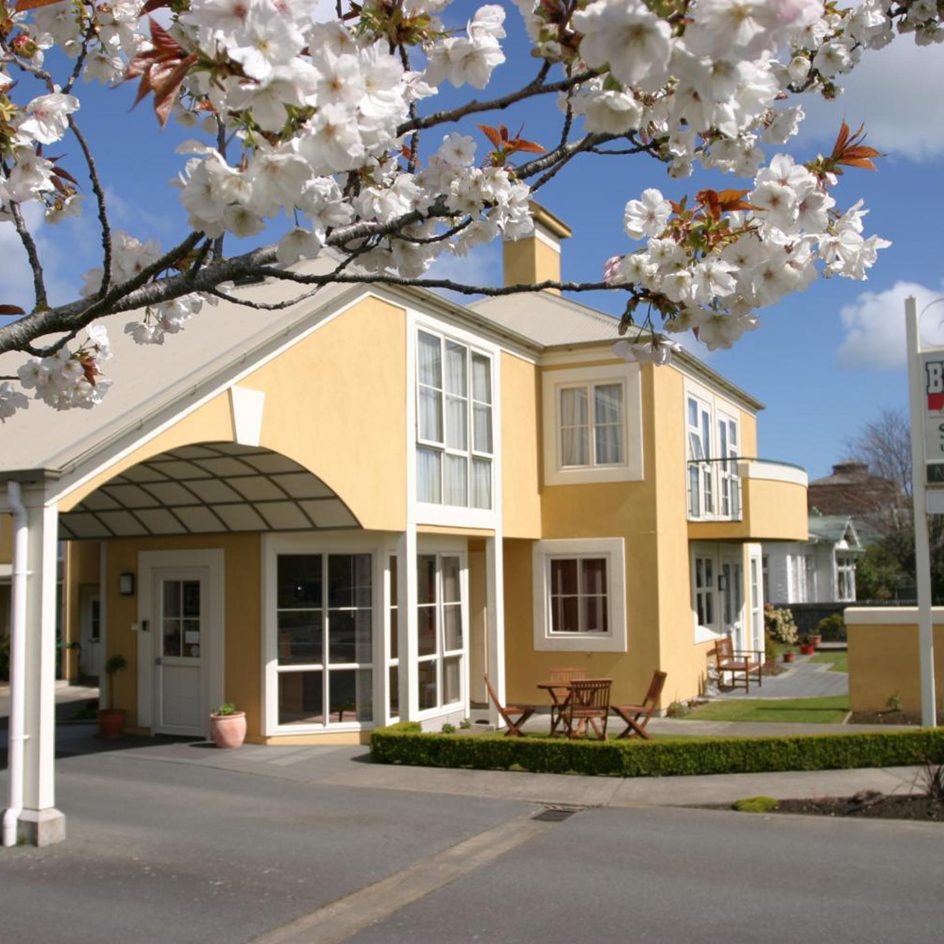 Birchwood Manor Motel 3/50