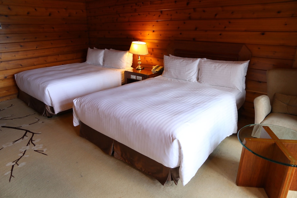 DELUXE, QUADRUPLE, 2 DOUBLE BEDS, LAKE VIEW, BALCONY