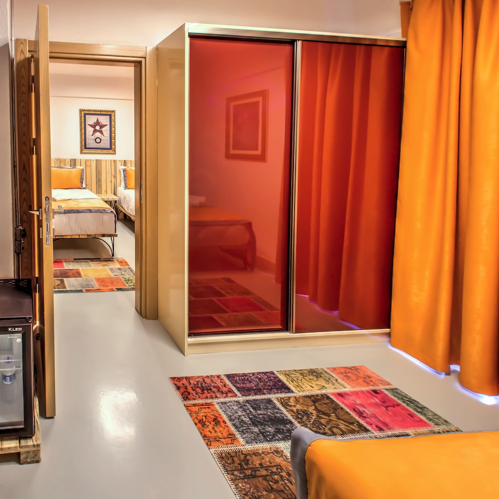 VAVIEN HOTEL 16/30