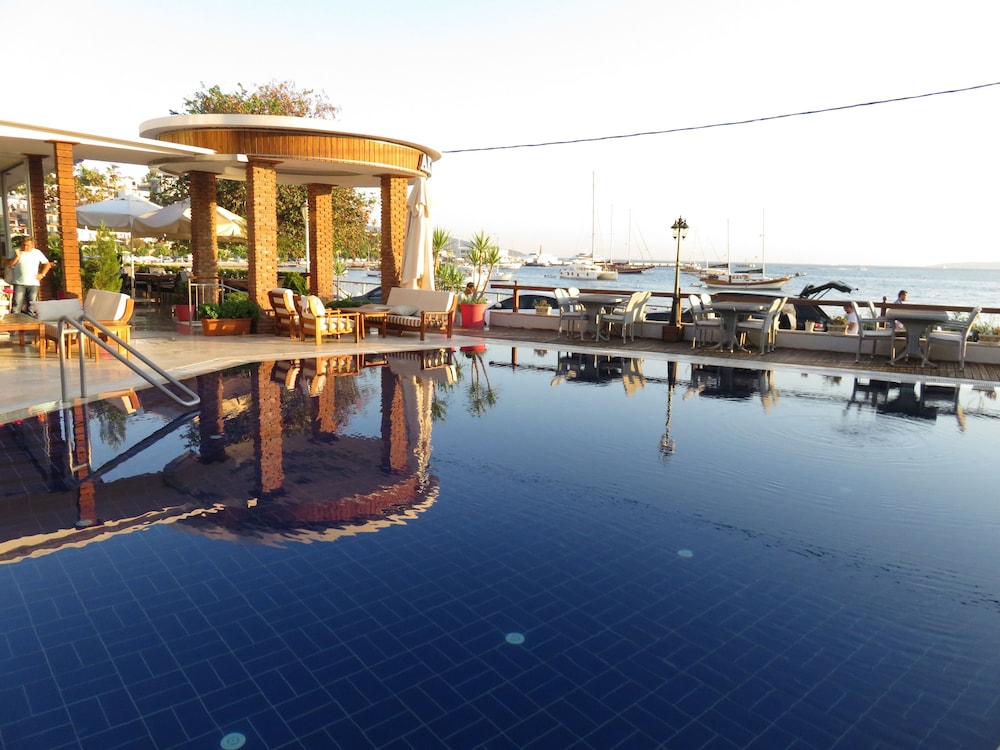 Akkan Beach Hotel 8/68