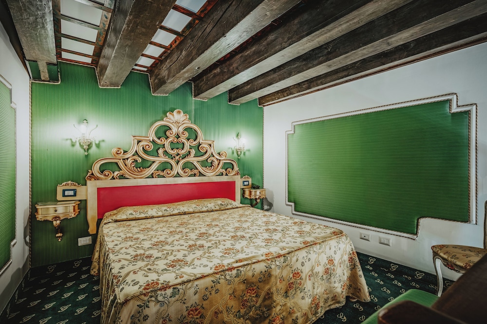 LOFT, JUNIOR SUITE