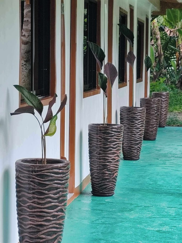 Nipa Hut Village 32/33