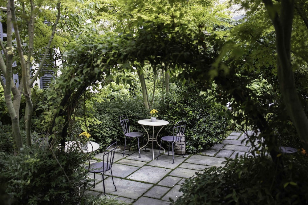 Regents Garden Hotel 42/50