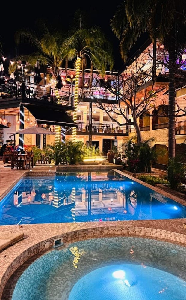 Hotel La Casa de Adobe 11/76