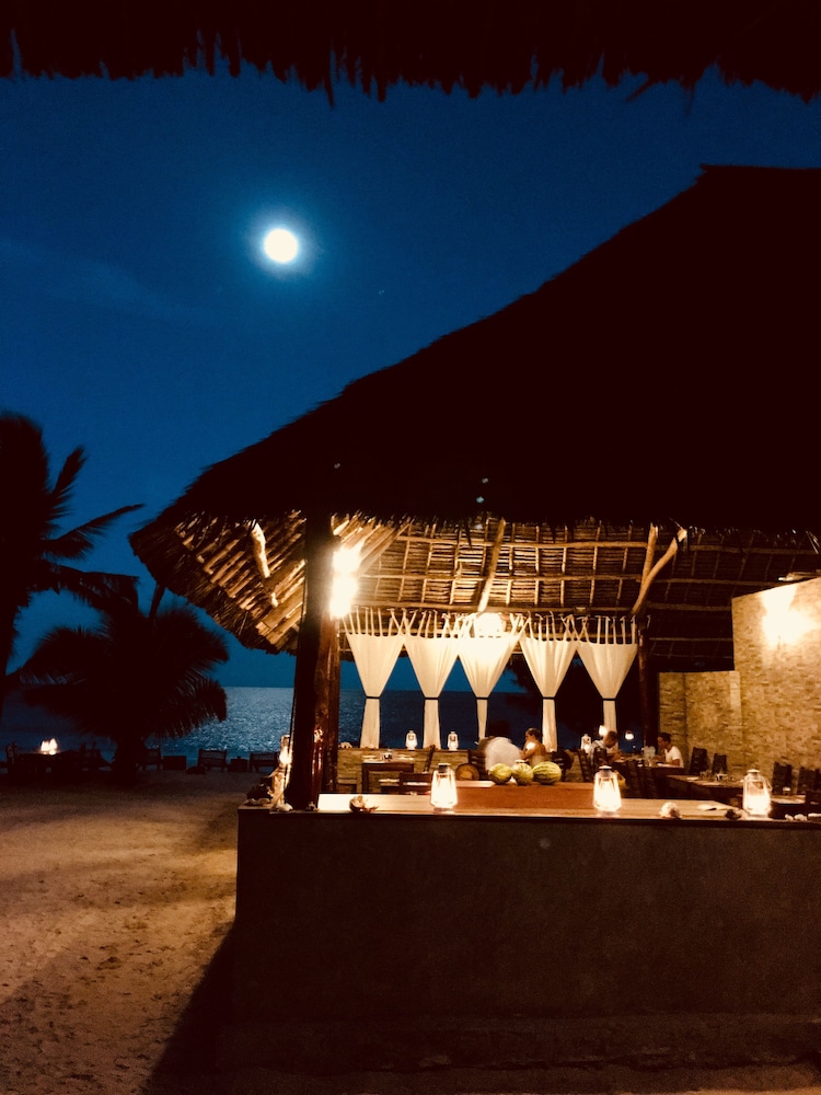 White Dream Lodge & Restaurant 34/49