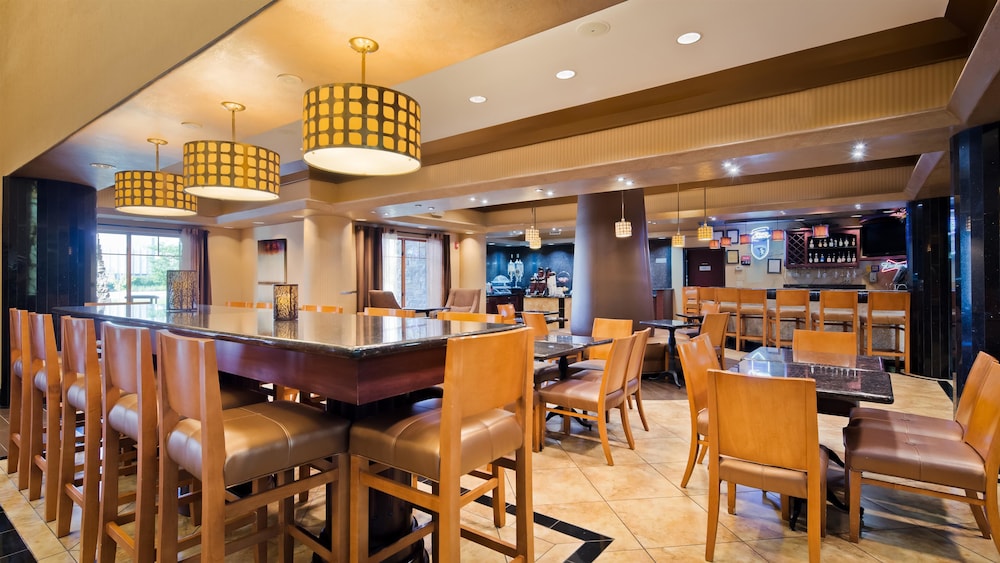 Best Western Plus KC Speedway Inn & Suites 21/31