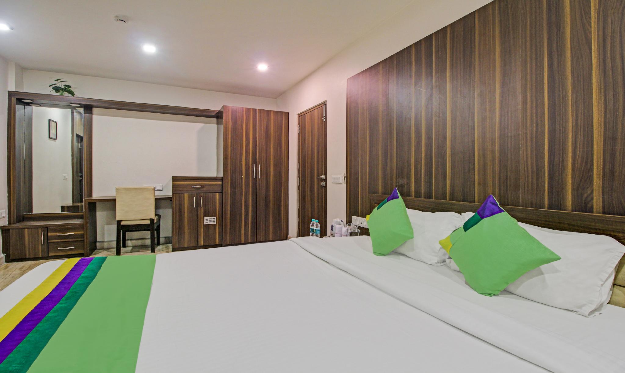 Deluxe, King Bed
