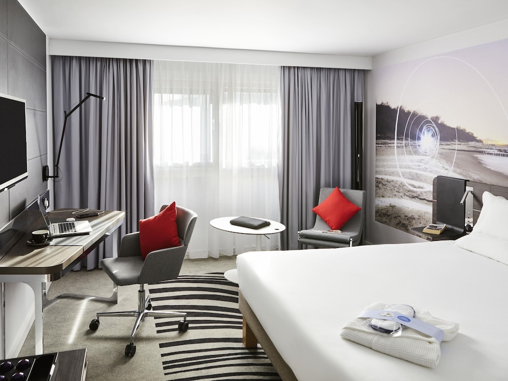 NOVOTEL BIRMINGHAM AIRPORT 24/66