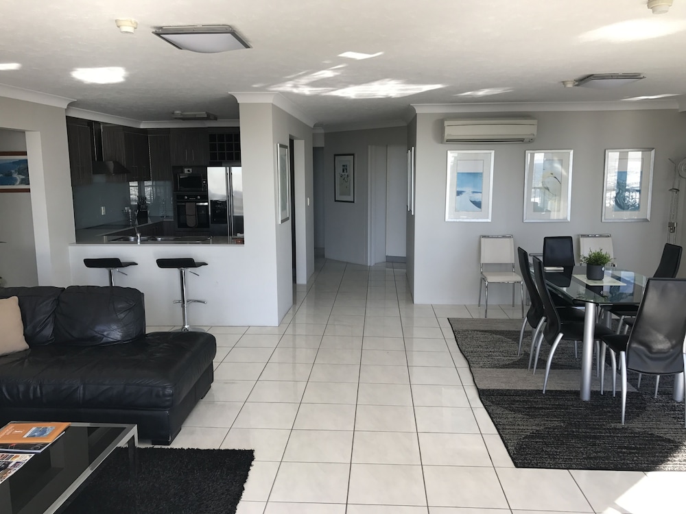 Genesis Holiday Apartments 52/76