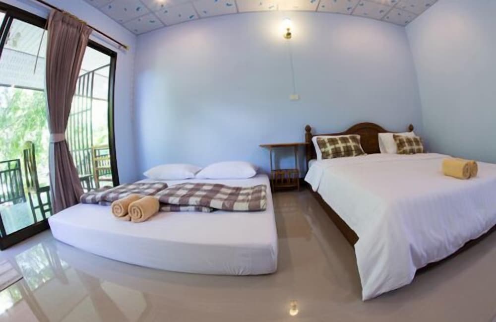 Warakorn Baansuan - Amphawa 20/50