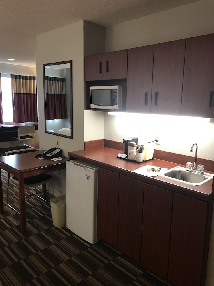 Microtel Inn & Suites by Wyndham Urbandale/Des Moines 32/47